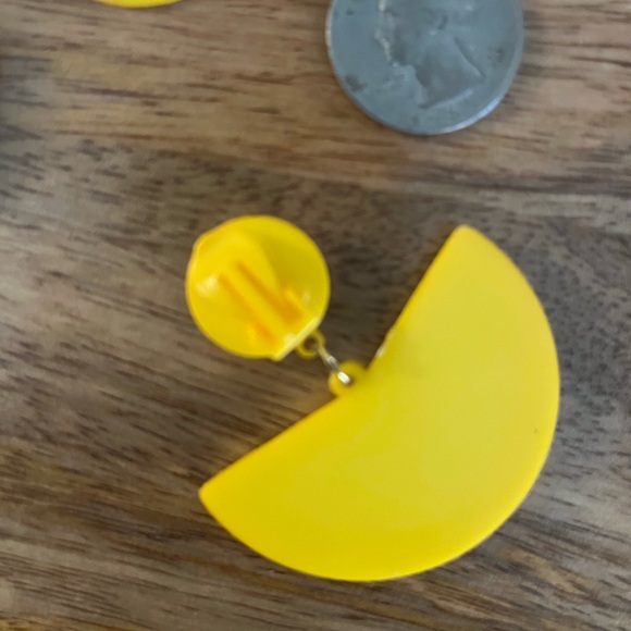 Set of Pac-Man Shapped Earrings - Picture 3 of 4